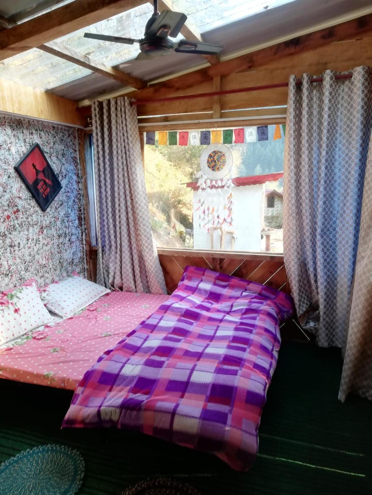 Shanti People Huts & Camp Kasol Room photo