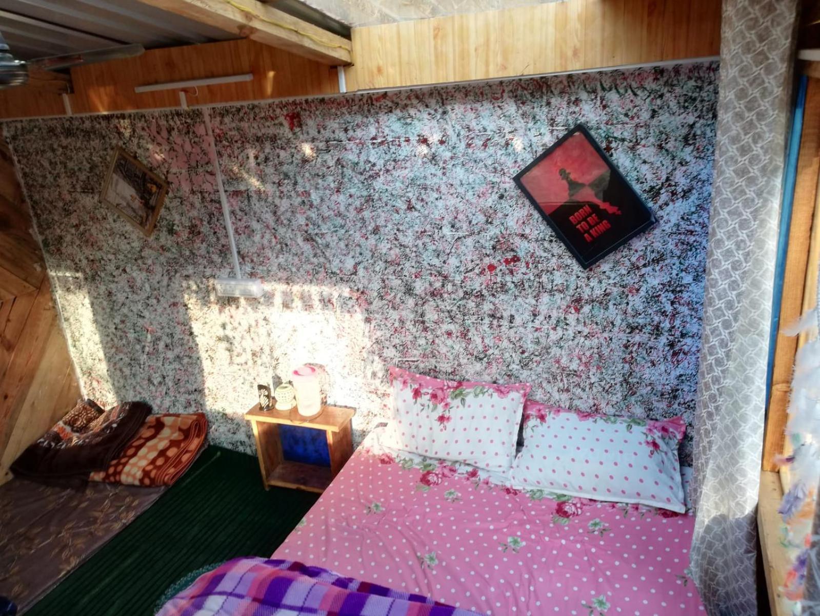 Shanti People Huts & Camp Kasol Room photo
